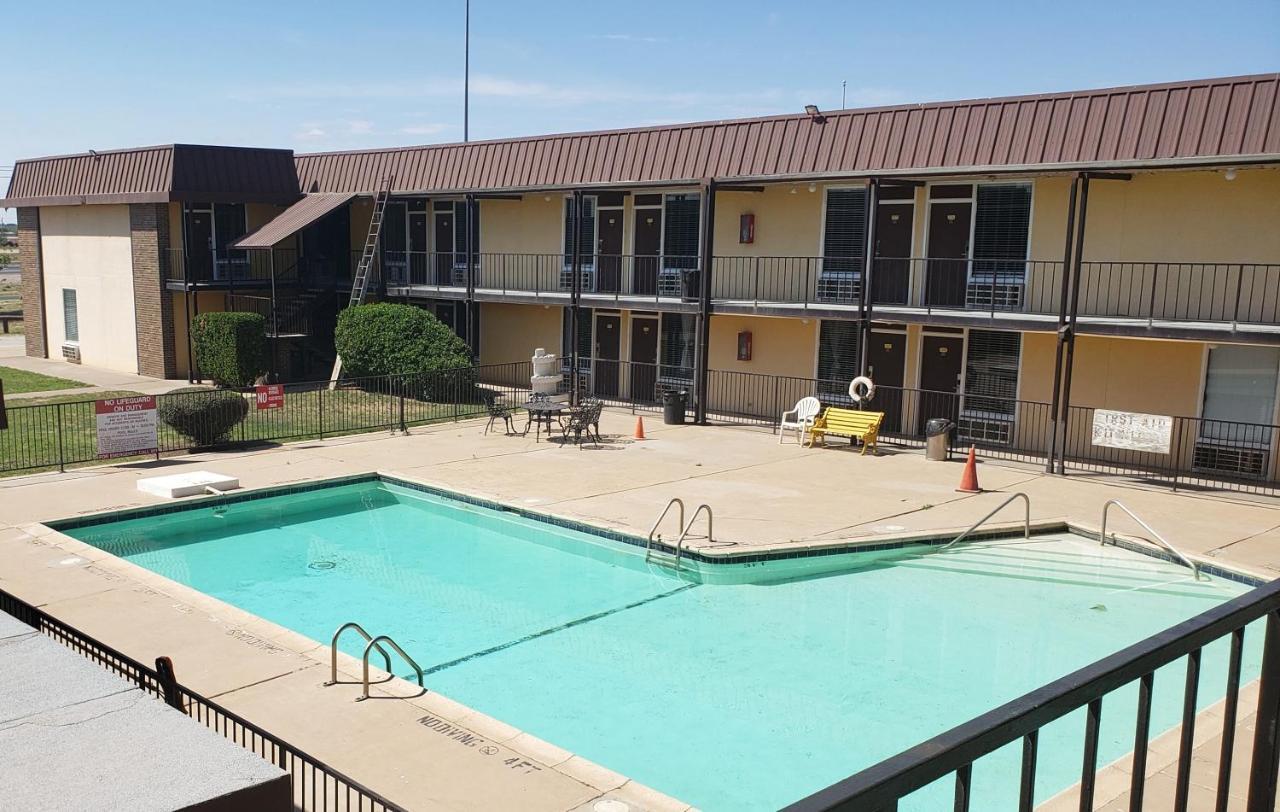 West Texas Inn & Suites Midland Exterior photo