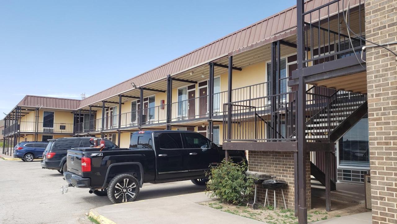 West Texas Inn & Suites Midland Exterior photo