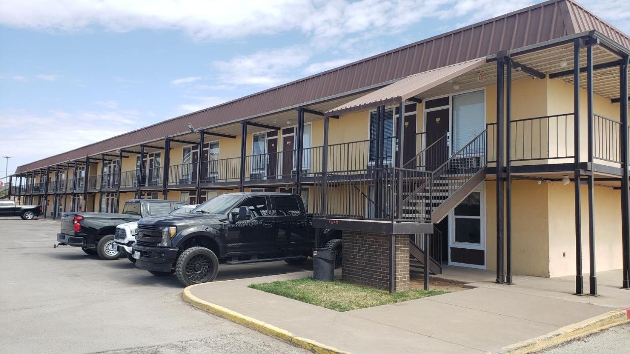 West Texas Inn & Suites Midland Exterior photo