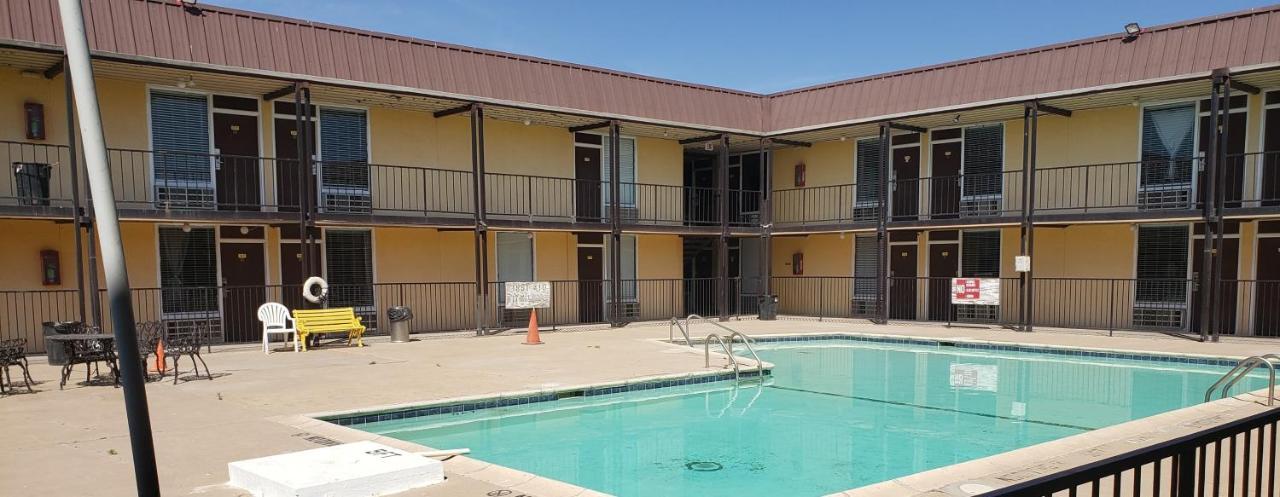 West Texas Inn & Suites Midland Exterior photo
