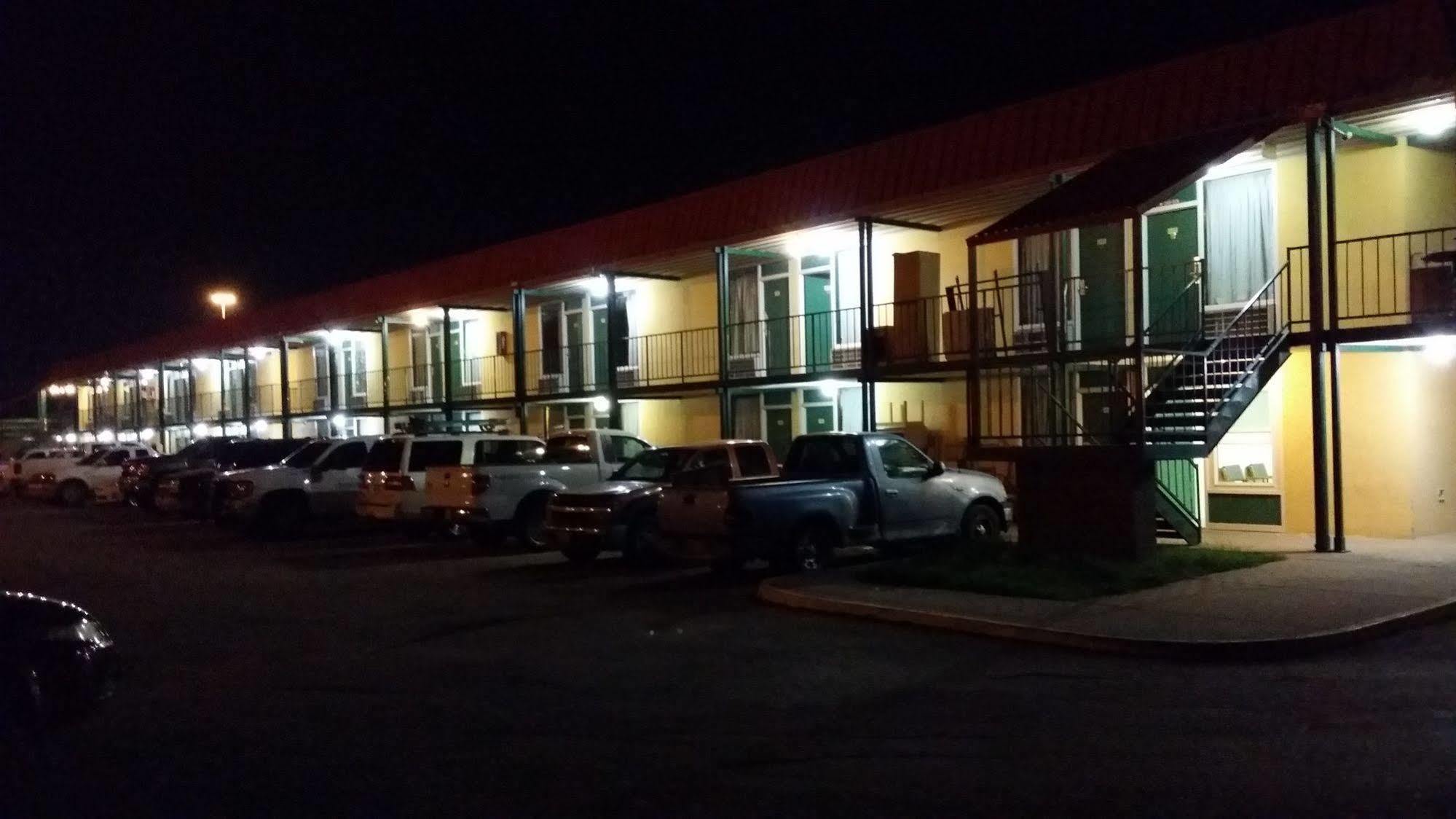 West Texas Inn & Suites Midland Exterior photo